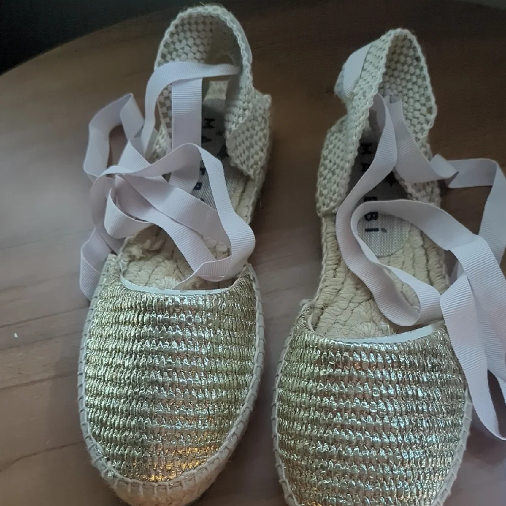 Manebi Elegant Gold Espadrille Flats with Ribbon Accents
